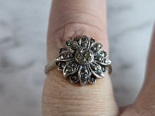 Load image into Gallery viewer, Womens Vintage Estate Sterling Silver Modernist Flower Ring 4.0g E7419