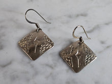 Load image into Gallery viewer, Womens Vintage Estate Sterling Silver Dangle Earrings 3.1g E7428