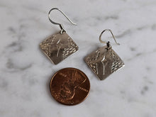 Load image into Gallery viewer, Womens Vintage Estate Sterling Silver Dangle Earrings 3.1g E7428