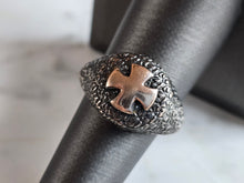Load image into Gallery viewer, Womens Vintage Estate Sterling Silver Rose Gold Tone Cross Ring 6.6g E7442