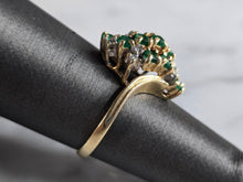 Load image into Gallery viewer, Womens Vintage Estate 14K Gold Diamond &amp; Emerald Cluster Ring 4.1g E7454