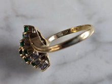 Load image into Gallery viewer, Womens Vintage Estate 14K Gold Diamond &amp; Emerald Cluster Ring 4.1g E7454