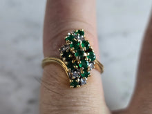 Load image into Gallery viewer, Womens Vintage Estate 14K Gold Diamond &amp; Emerald Cluster Ring 4.1g E7454