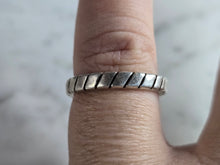 Load image into Gallery viewer, Womens Vintage Estate Sterling Silver Modernist Ring 3.3g E7473