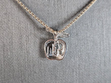 Load image into Gallery viewer, Womens Vintage Estate Sterling Silver Necklace w/ Big Apple NYC Pendant 5.7g E7475