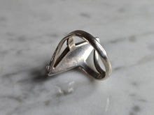 Load image into Gallery viewer, Womens Vintage Estate Sterling Silver Modernist Turquoise Ring 3.4g E7492