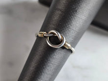 Load image into Gallery viewer, Womens Vintage Estate Sterling Silver Lovers Knot Ring 1.0g E7495