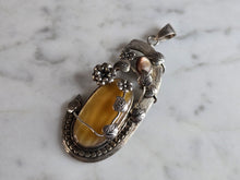 Load image into Gallery viewer, Womens Vintage Estate Sterling Silver Floral Pendant 20.3g E7520