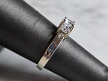 Load image into Gallery viewer, Womens Vintage Estate Sterling Silver Modernist CZ Ring 3.2g E7527