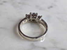 Load image into Gallery viewer, Womens Vintage Estate Sterling Silver Modernist CZ Ring 3.2g E7527