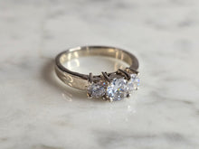 Load image into Gallery viewer, Womens Vintage Estate Sterling Silver Modernist CZ Ring 3.2g E7527