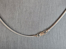 Load image into Gallery viewer, Womens Vintage Estate Sterling Silver Necklace w/ Prism Pendant 12.9g E7530
