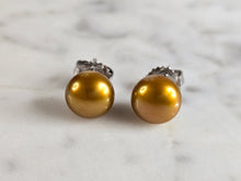 Load image into Gallery viewer, Womens Vintage Estate Sterling Silver Gold Tone Stud Earrings 2.2g E7532