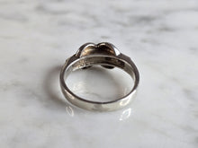 Load image into Gallery viewer, Womens Vintage Estate Sterling Silver Bow Ring 3.6g E7533