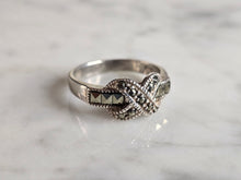 Load image into Gallery viewer, Womens Vintage Estate Sterling Silver Bow Ring 3.6g E7533