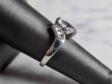 Load image into Gallery viewer, Womens Vintage Estate Sterling Silver Modernist CZ Ring 4.4g E7534