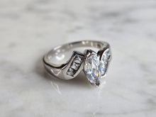 Load image into Gallery viewer, Womens Vintage Estate Sterling Silver Modernist CZ Ring 4.4g E7534