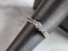 Load image into Gallery viewer, Womens Vintage Estate 10K White Gold Diamond Ring 2.1g E7555