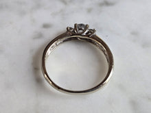 Load image into Gallery viewer, Womens Vintage Estate 10K White Gold Diamond Ring 2.1g E7555