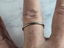 Load image into Gallery viewer, Womens Vintage Estate 18k White Gold Ring 2.1g E7570