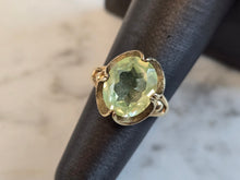 Load image into Gallery viewer, Womens Vintage Estate 10K Yellow Gold Peridot Ring 3.9g E7580