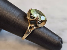 Load image into Gallery viewer, Womens Vintage Estate 10K Yellow Gold Peridot Ring 3.9g E7580
