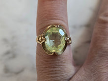 Load image into Gallery viewer, Womens Vintage Estate 10K Yellow Gold Peridot Ring 3.9g E7580