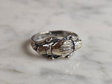 Load image into Gallery viewer, Womens Vintage Estate Sterling Silver Friendship Ring 3.2g E7609