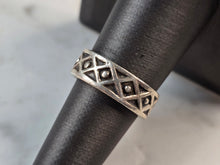 Load image into Gallery viewer, Womens Vintage Estate Sterling Silver Celtic Eternity Band Ring 5.4g E7629
