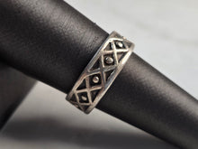 Load image into Gallery viewer, Womens Vintage Estate Sterling Silver Celtic Eternity Band Ring 5.4g E7629