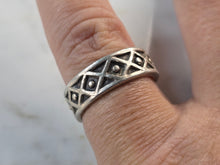 Load image into Gallery viewer, Womens Vintage Estate Sterling Silver Celtic Eternity Band Ring 5.4g E7629