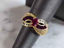 Load image into Gallery viewer, Womens Vintage Estate 18K Yellow Gold Ruby Diamond Ring 6.9g E7640