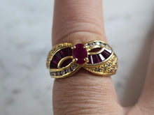 Load image into Gallery viewer, Womens Vintage Estate 18K Yellow Gold Ruby Diamond Ring 6.9g E7640