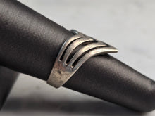 Load image into Gallery viewer, Womens Vintage Estate Sterling Silver Modernist Ring 3.9g E7644