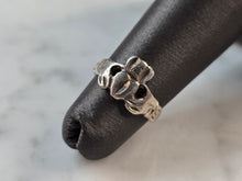Load image into Gallery viewer, Womens Girls Vintage Estate Sterling Silver Irish Claddagh Heart Ring 1.6g E7645