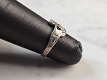 Load image into Gallery viewer, Womens Girls Vintage Estate Sterling Silver Irish Claddagh Heart Ring 1.6g E7645