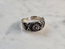 Load image into Gallery viewer, Womens Vintage Estate Sterling Silver Floral Toe Ring 2.5g, E7652