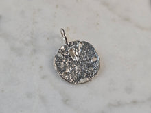 Load image into Gallery viewer, Womens Vintage Estate Sterling Silver Sand Dollar Pendant 1.3g E7678