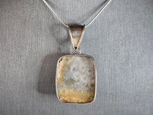 Load image into Gallery viewer, Womens Vintage Estate Sterling Silver Agate Necklace 19.7g E7702