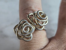 Load image into Gallery viewer, Womens Vintage Estate Sterling Silver Modernist Flower Ring 5.4g E7730