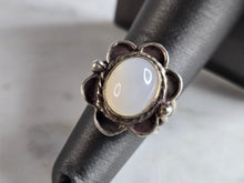 Load image into Gallery viewer, Womens Vintage Estate Sterling Silver Chalcedony Ring 7.3g E7732
