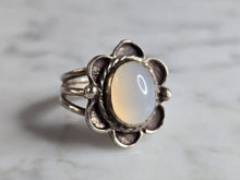 Load image into Gallery viewer, Womens Vintage Estate Sterling Silver Chalcedony Ring 7.3g E7732