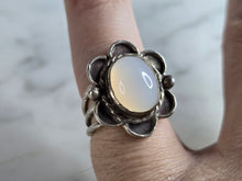Load image into Gallery viewer, Womens Vintage Estate Sterling Silver Chalcedony Ring 7.3g E7732