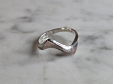 Load image into Gallery viewer, Womens Vintage Estate Sterling Silver Modernist Ring 1.7g E7779