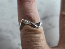 Load image into Gallery viewer, Womens Vintage Estate Sterling Silver Modernist Ring 1.7g E7779
