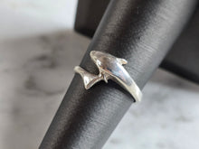 Load image into Gallery viewer, Womens Vintage Estate Sterling Silver Dolphin Ring 2.5g E7780