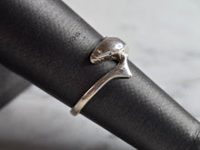 Load image into Gallery viewer, Womens Vintage Estate Sterling Silver Dolphin Ring 2.5g E7780
