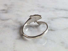Load image into Gallery viewer, Womens Vintage Estate Sterling Silver Dolphin Ring 2.5g E7780