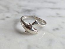 Load image into Gallery viewer, Womens Vintage Estate Sterling Silver Dolphin Ring 2.5g E7780