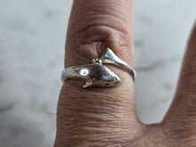Load image into Gallery viewer, Womens Vintage Estate Sterling Silver Dolphin Ring 2.5g E7780